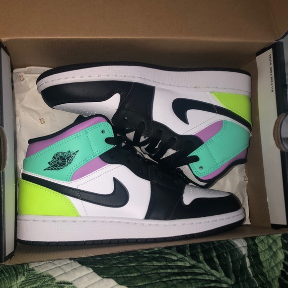 Jordan 1 mid